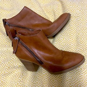 DV target booties size 7.5